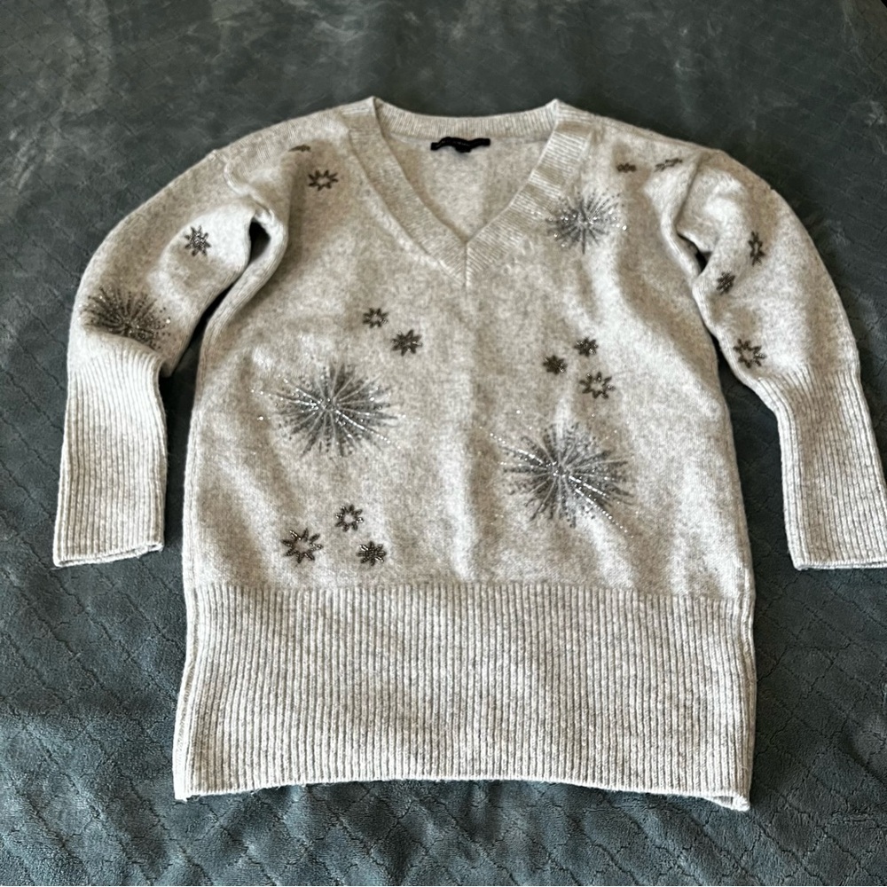 White House‎ Black Market Long Gray V-Neck wool blend Sweater M snow star design